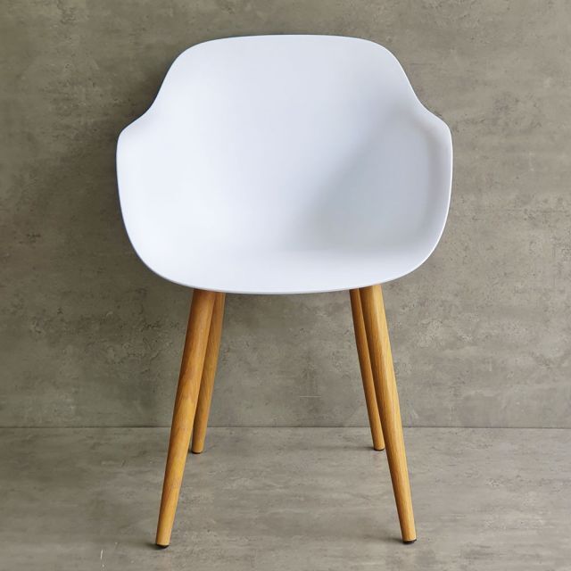 ghe-eames-nhua-chan-sat-7