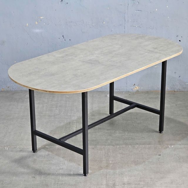 ban-an-Oval-chan-sat-lap-rap-go-plywood-2