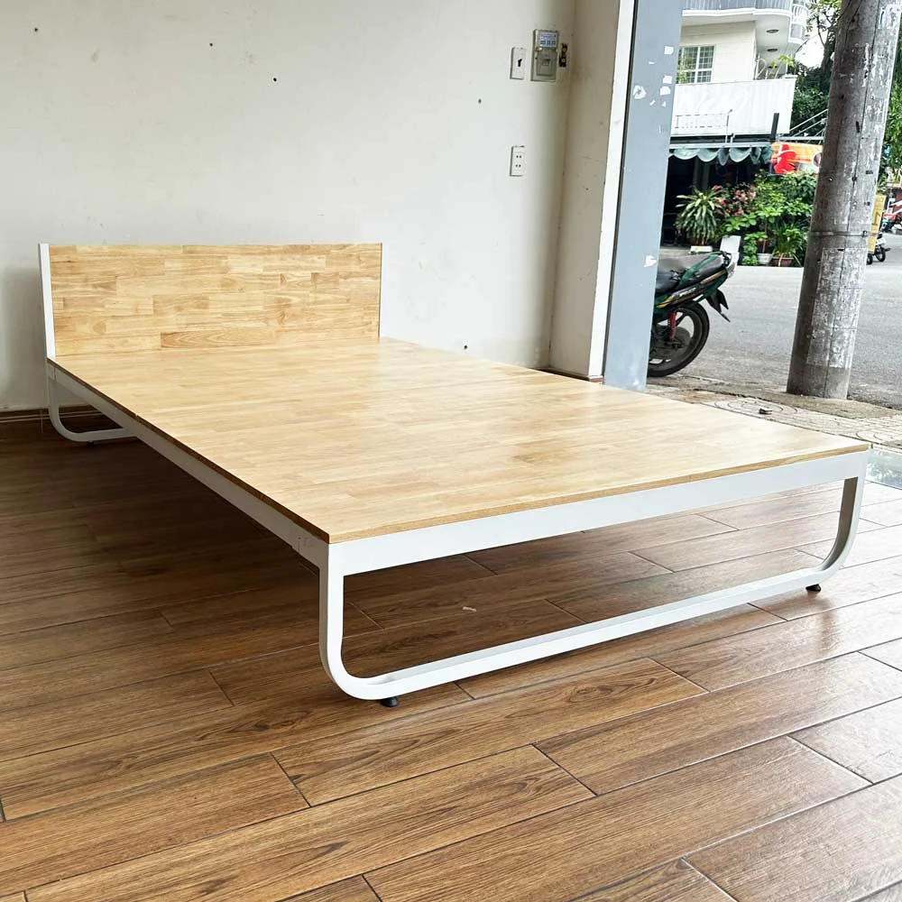 Tekkashop Giường Ngủ Khung Sắt Lắp Ráp Chân Uốn Cong 1200x2000mm Mặt Gỗ Cao Su